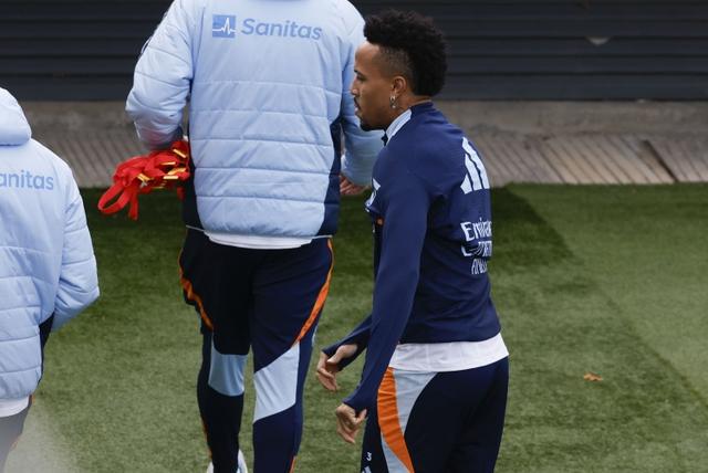 由于拉莫斯, 但他依然赢