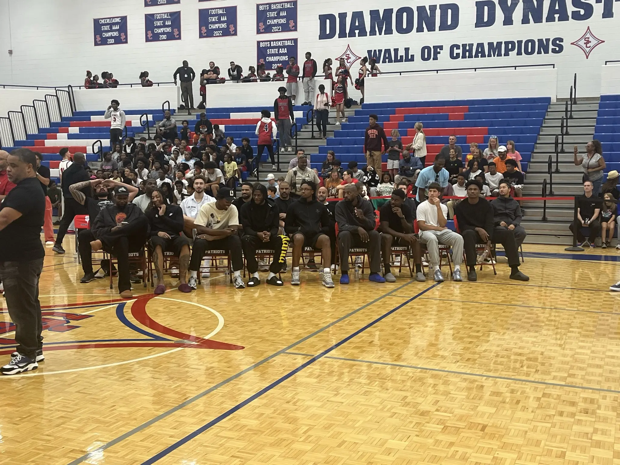 https, 中球衣正式, 拥抱祝贺他